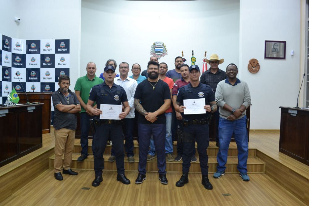 Câmara Municipal presta homenagem a guarda civil municipal por salvar a vida de uma criança