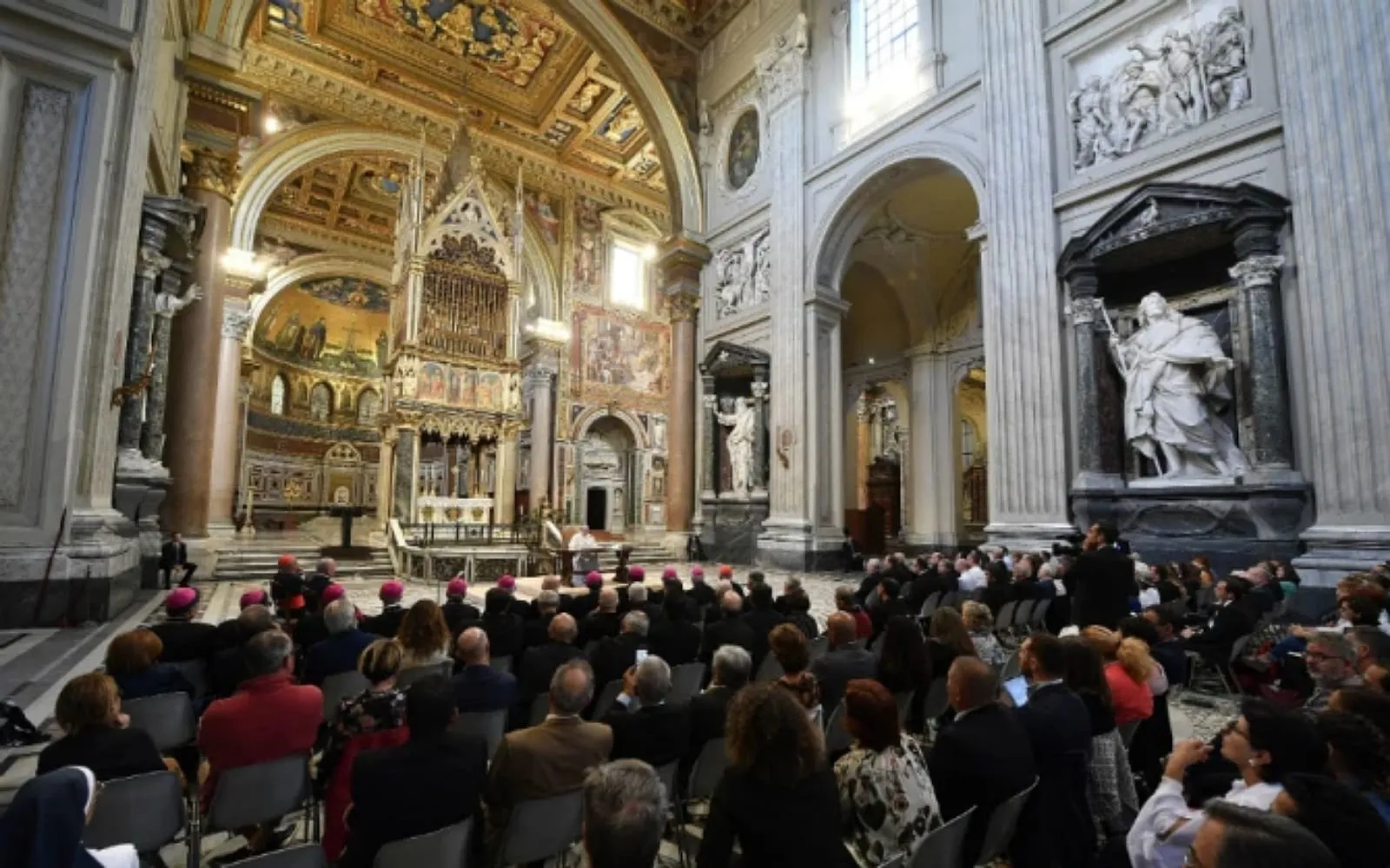 CatedraI de Roma celebra seu 1.700º aniversário