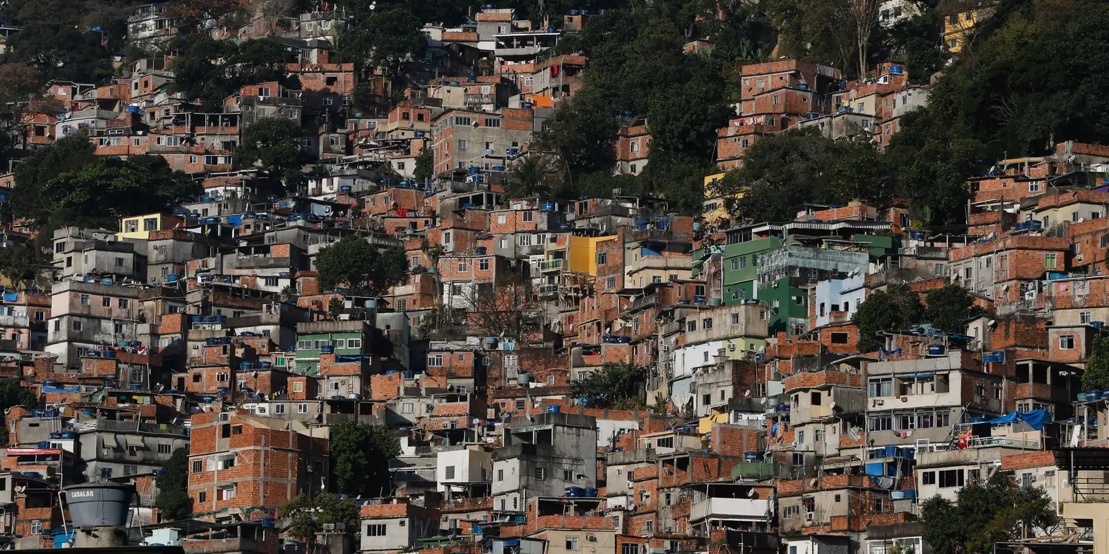 Cerca de 16,4 milhões moravam em favelas e comunidades urbanas em 2022