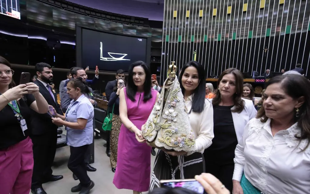 Imagem de Nossa Senhora de Nazaré é homenageada na Câmara dos Deputados e visita ministérios