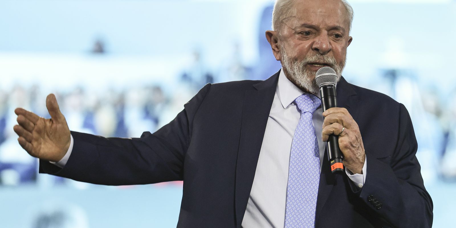 Lula promete programa para construção de banheiros