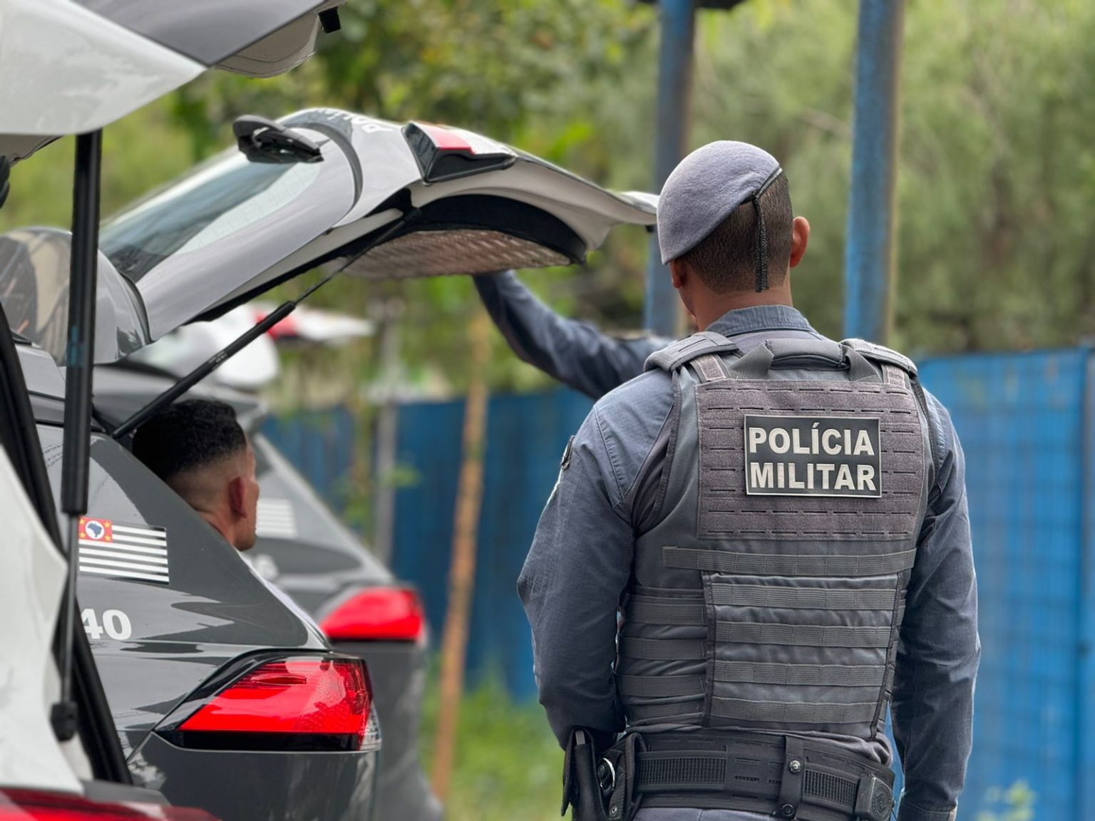 PM apreende 3 toneladas de maconha em carga de frutas