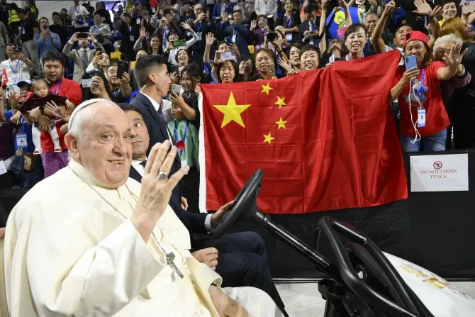 Papa Francisco anuncia traduções em chinês para audiências semanais