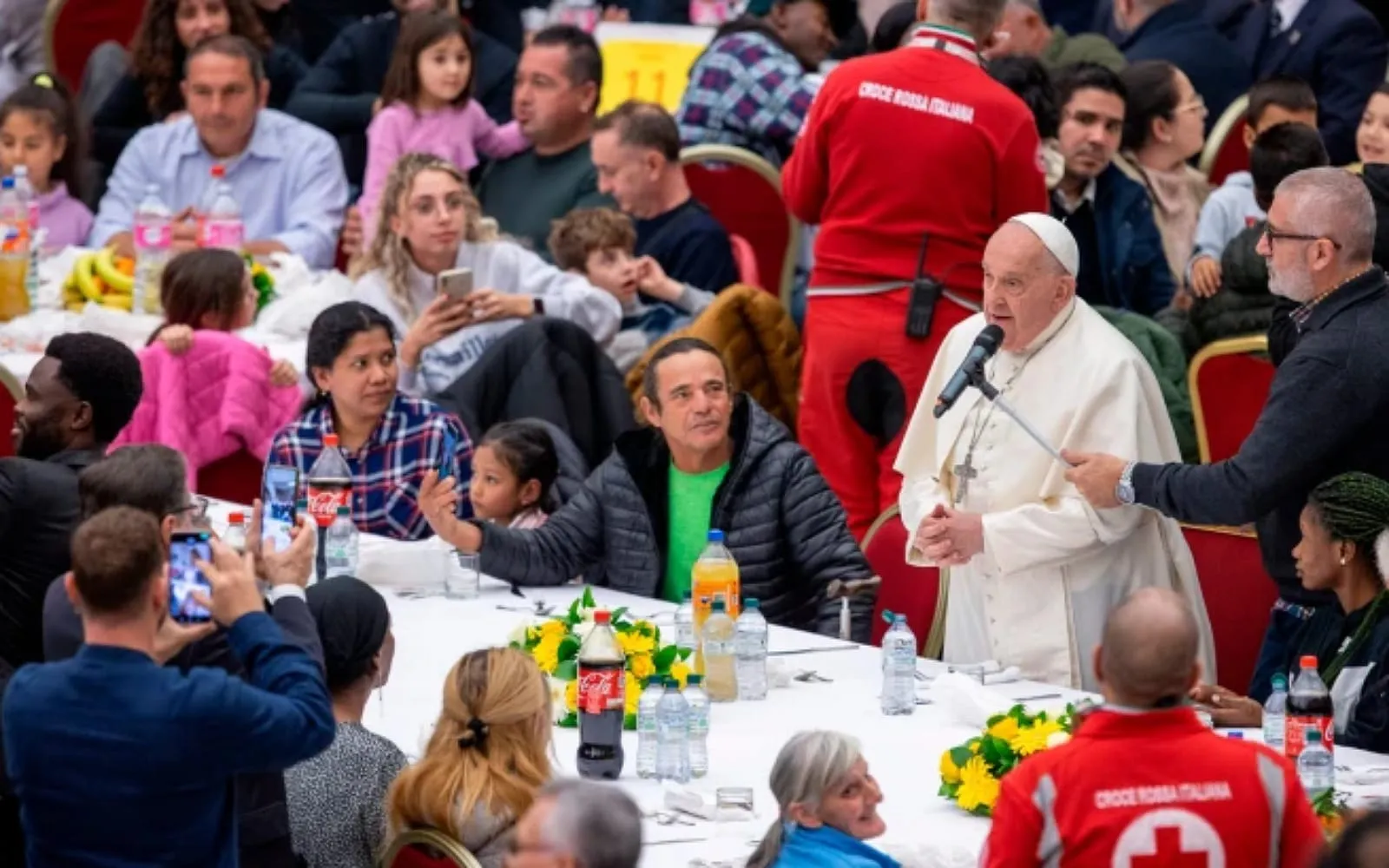 Papa almoça com 1, 3 mil pessoas no Dia Mundial dos Pobres 2024