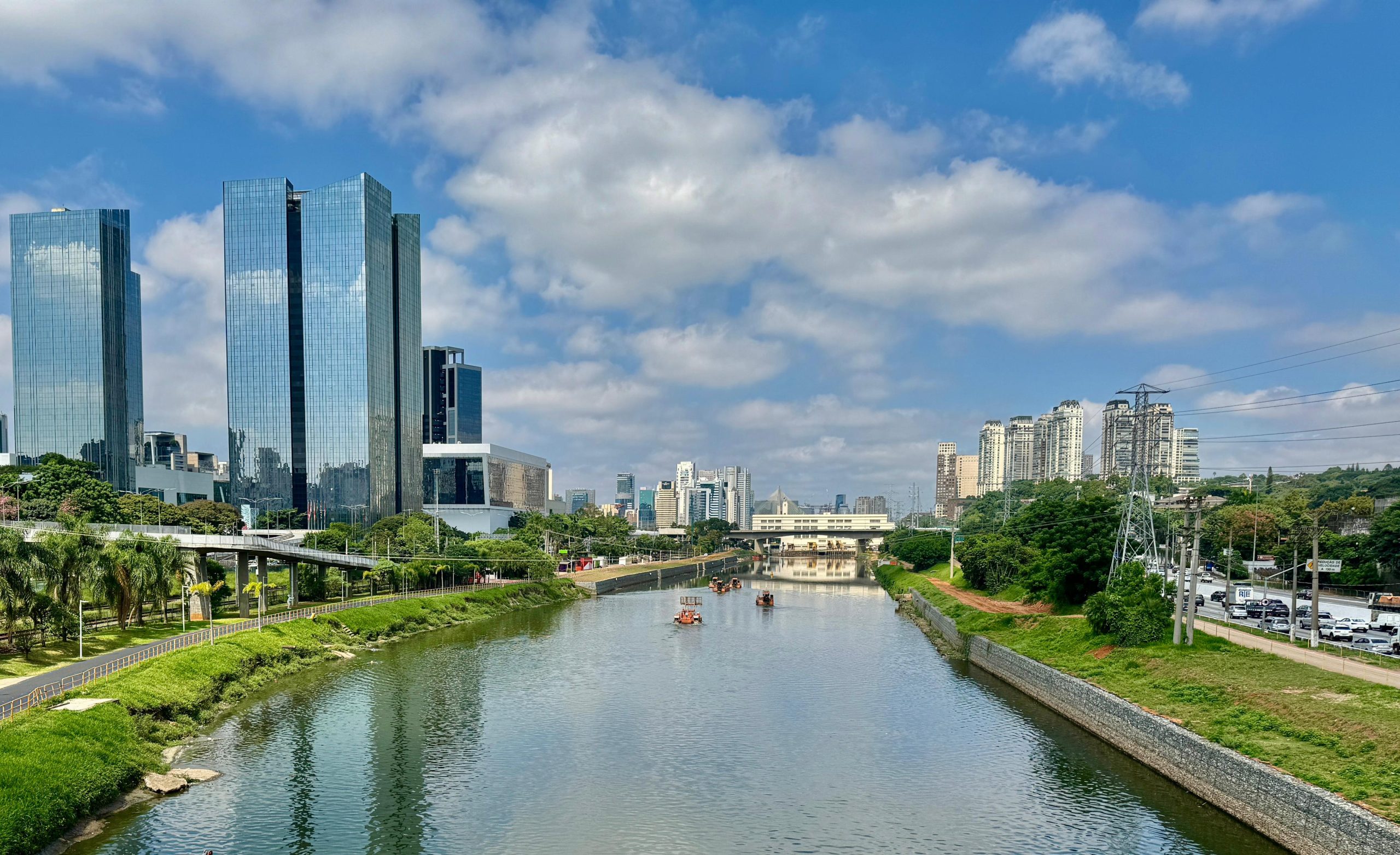 Retirada de lixo flutuante do Rio Pinheiros cresce 28% em outubro