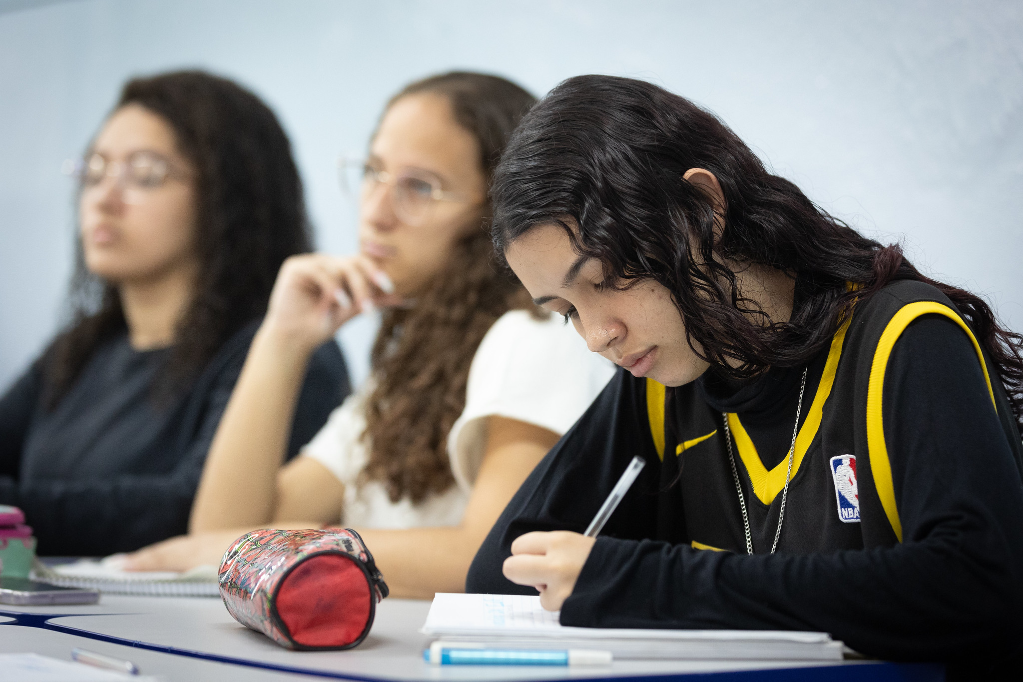 SP aumenta tempo de aula e inclui mais português e matemática na grade