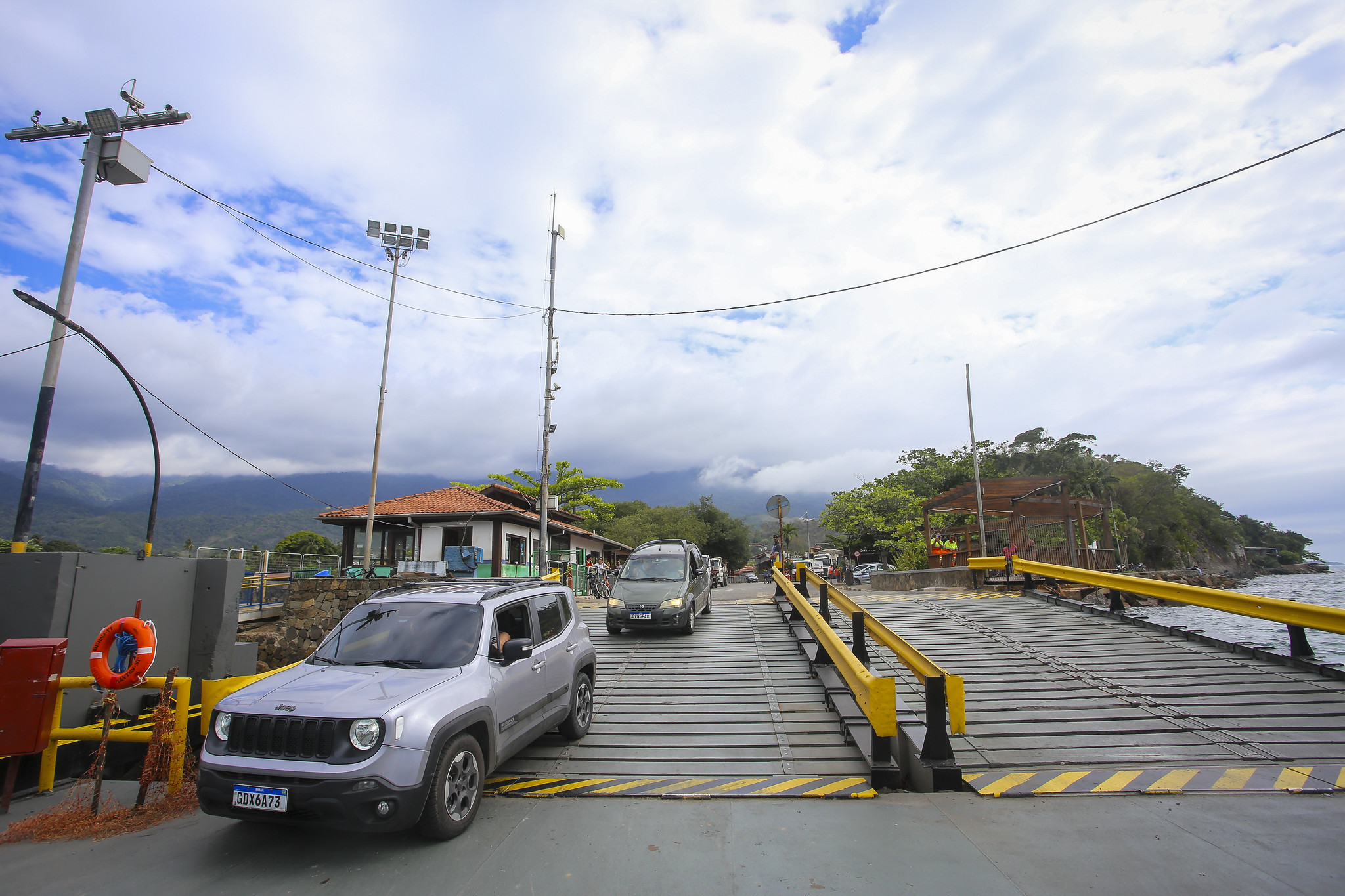 SP entrega novos flutuantes e faz treinamento de impactos ambientais no litoral norte