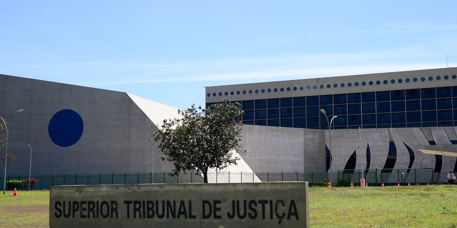 STJ decide que provedor pode remover postagem sem ordem judicial