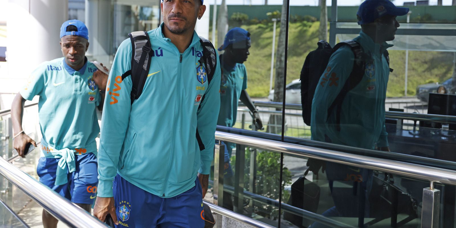 Seleção desembarca em Salvador para jogo contra o Uruguai