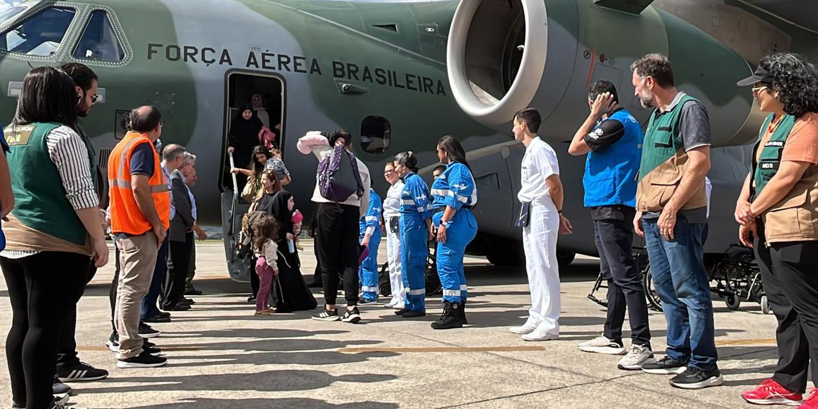 Voo da FAB com 237 repatriados do Líbano chega ao Brasil