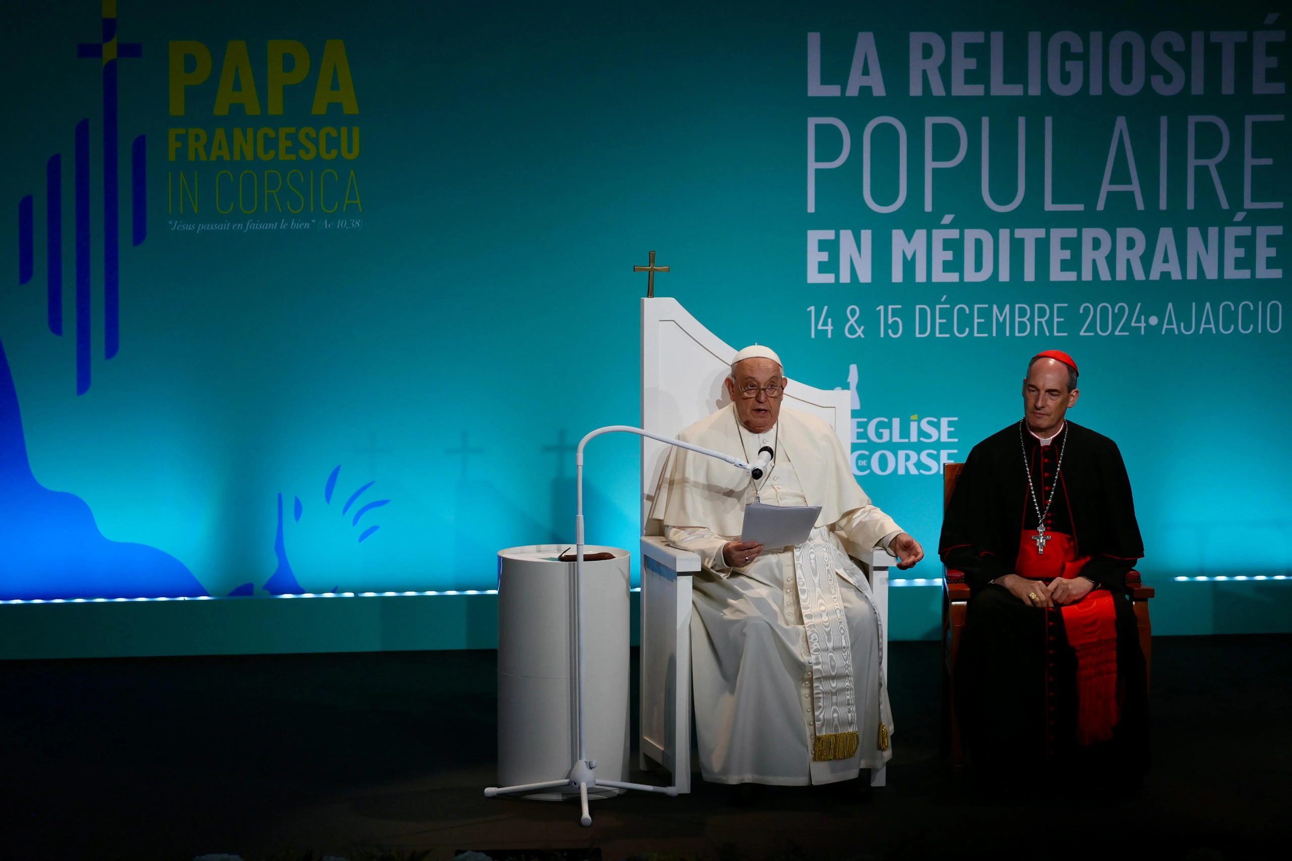 A piedade popular revela a presença de Deus na carne viva da história