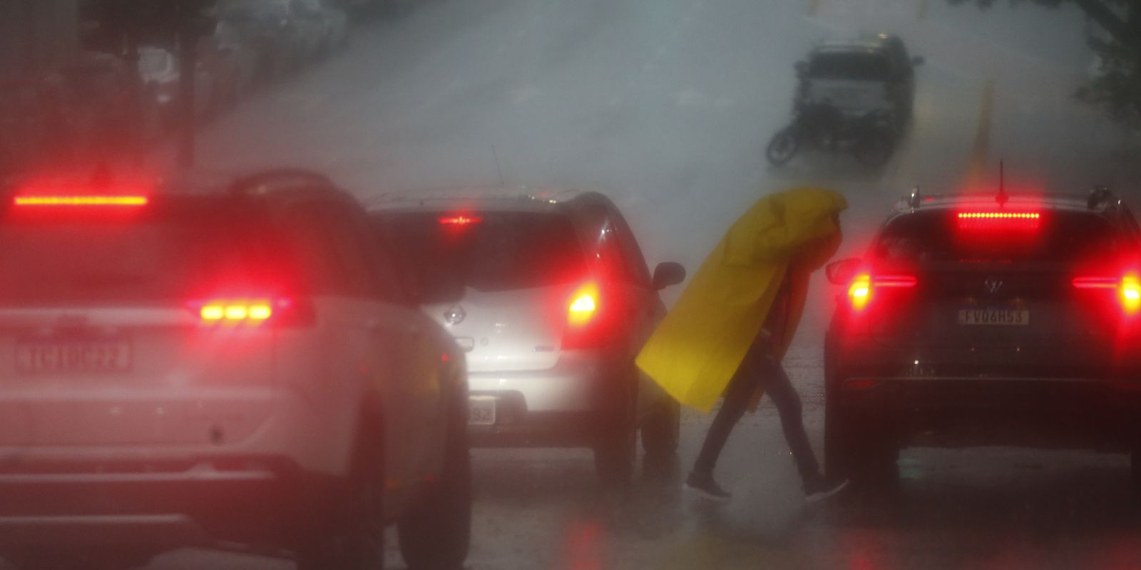 Inmet emite alerta laranja para chuvas em SP, MG, GO e MT