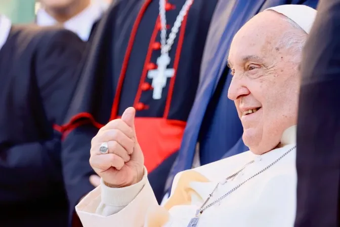 Cuidem também de si mesmos, pede o papa Francisco a padres e religiosos