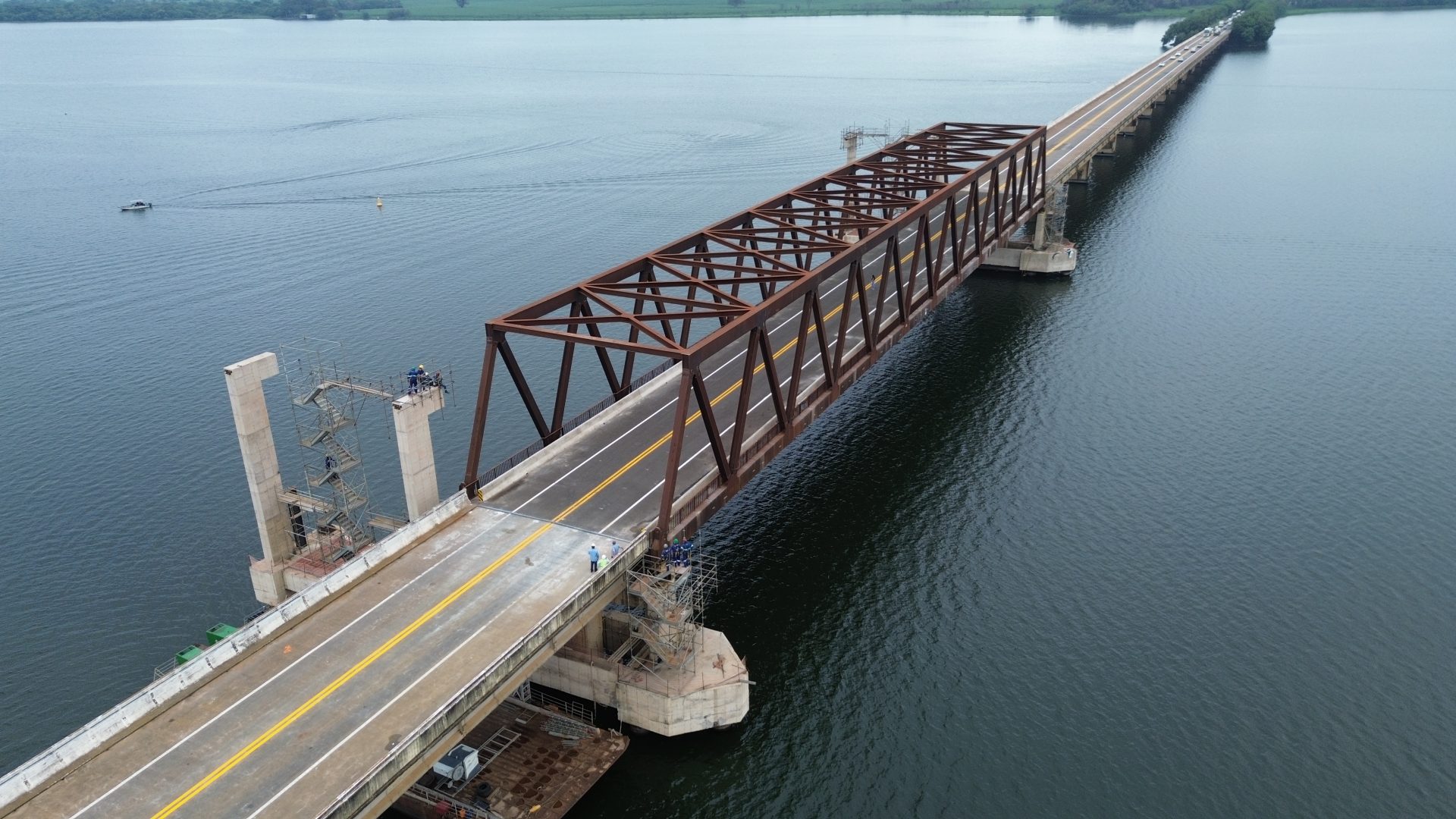 Governo de SP libera tráfego em ponte sobre Rio Tietê