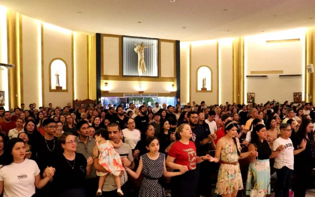 Jovens de Manaus rezam terço pela canonização do beato Carlo Acutis no Jubileu 2025