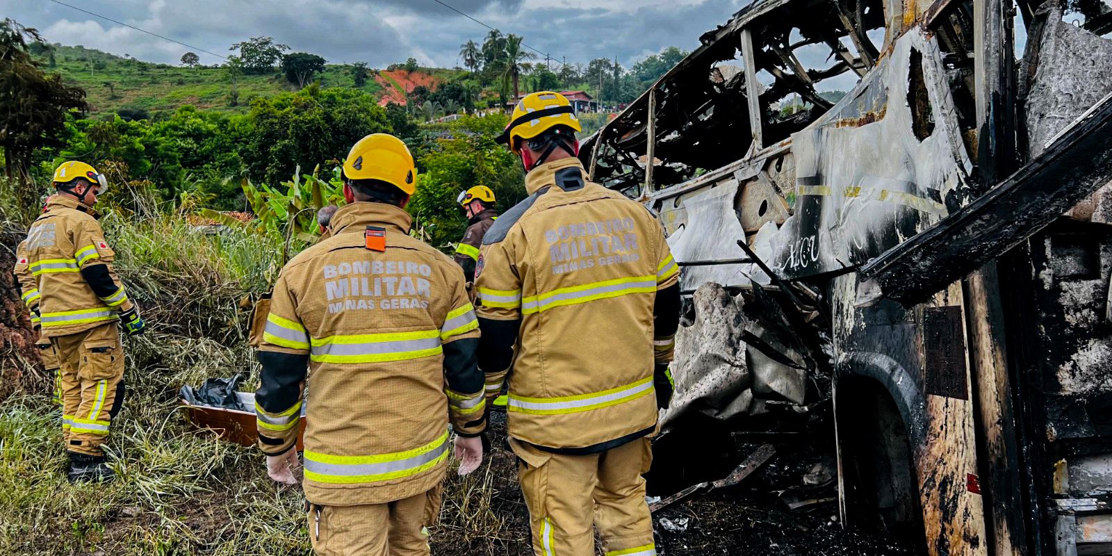 Perícia vai refazer trajetos de ônibus e carreta até o acidente em MG