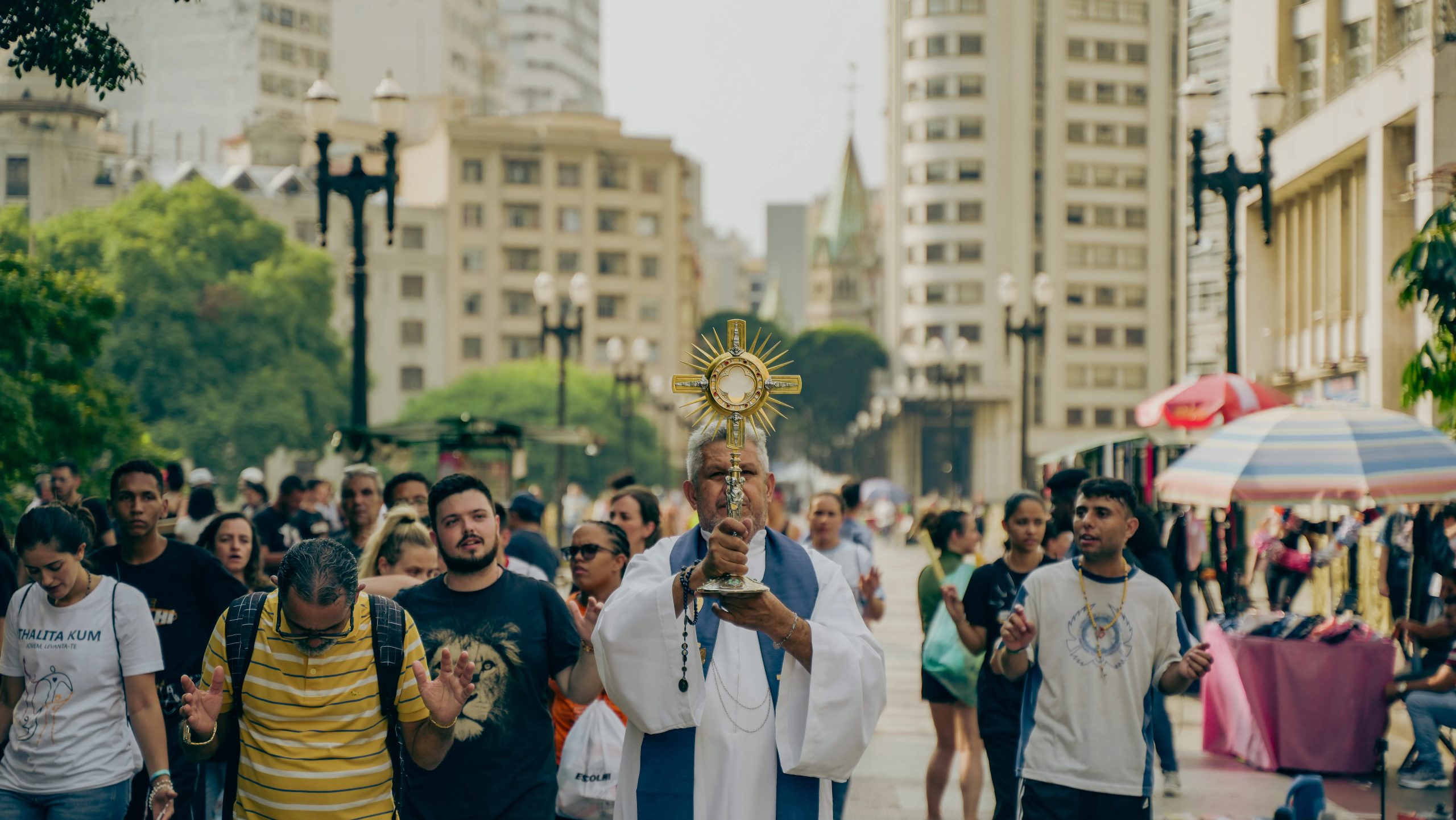 Missionários levam o Natal às cadeias, praças e moradores de rua de São Paulo