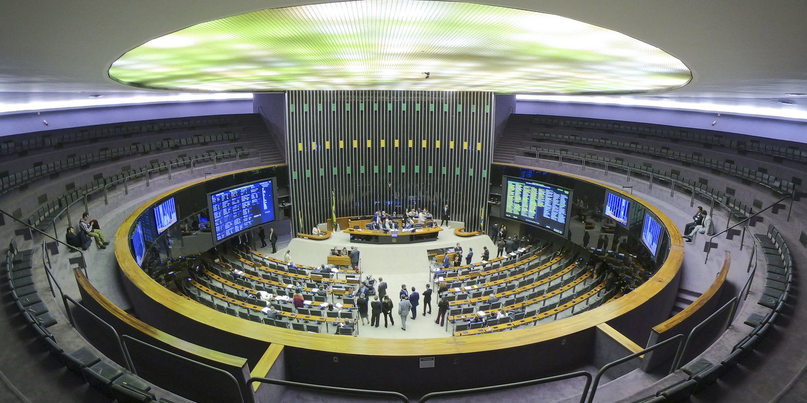 PEC do corte de gastos será debatida no plenário da Câmara