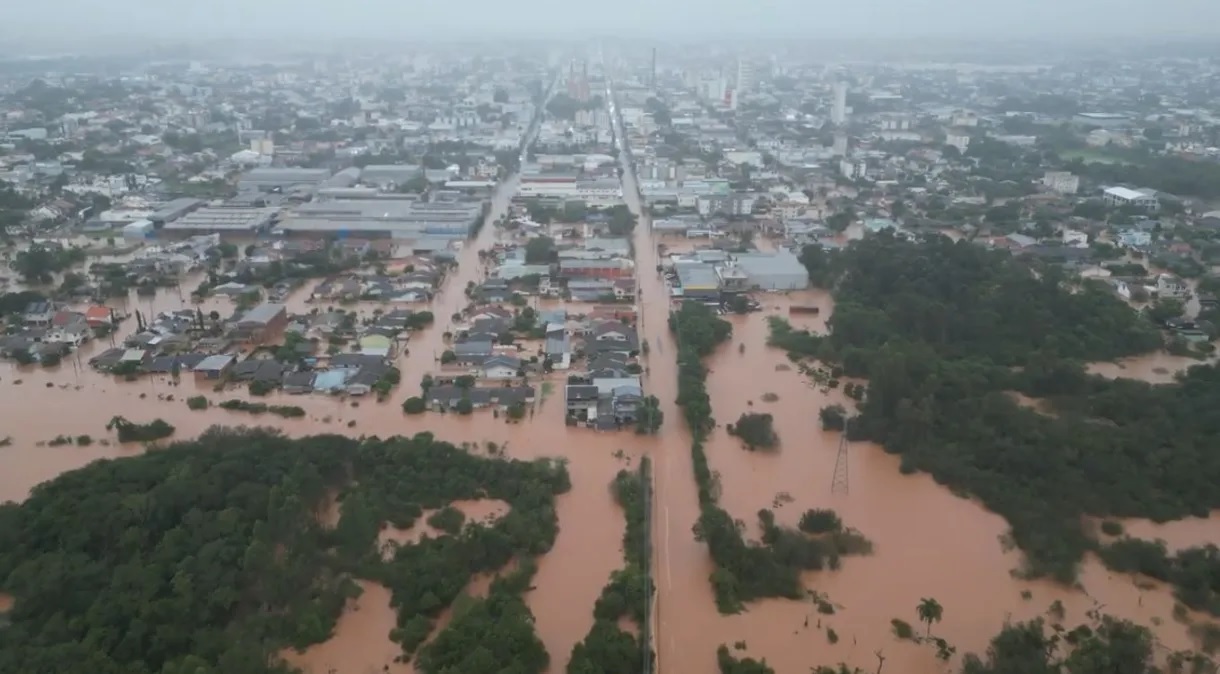 perdas com enchentes e esperanças de recuperação