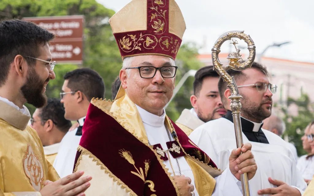 Arcebispo de Fortaleza proíbe bebidas alcoólicas em eventos religiosos