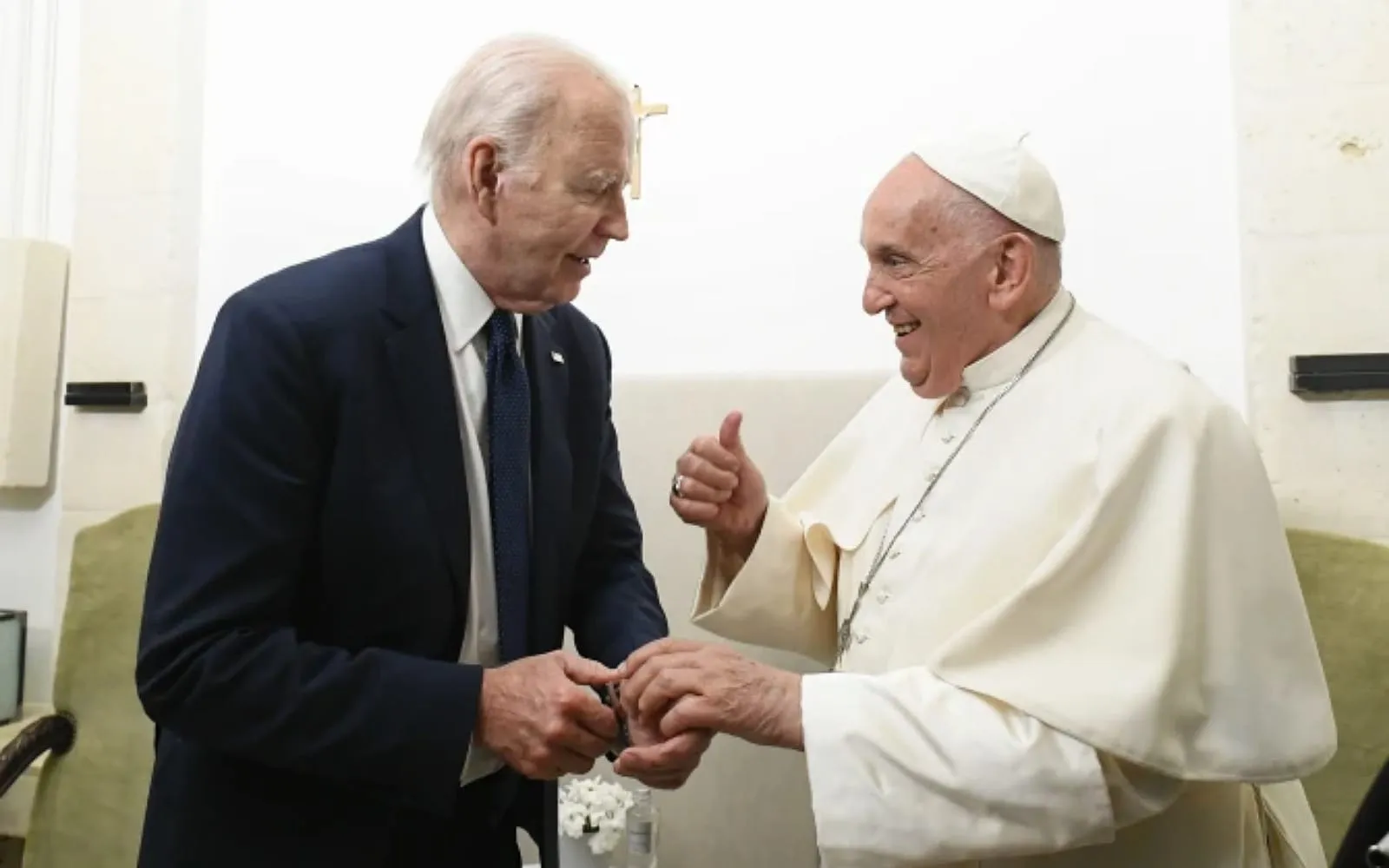 Biden concede ao papa Francisco a Medalha Presidencial da Liberdade com distinção