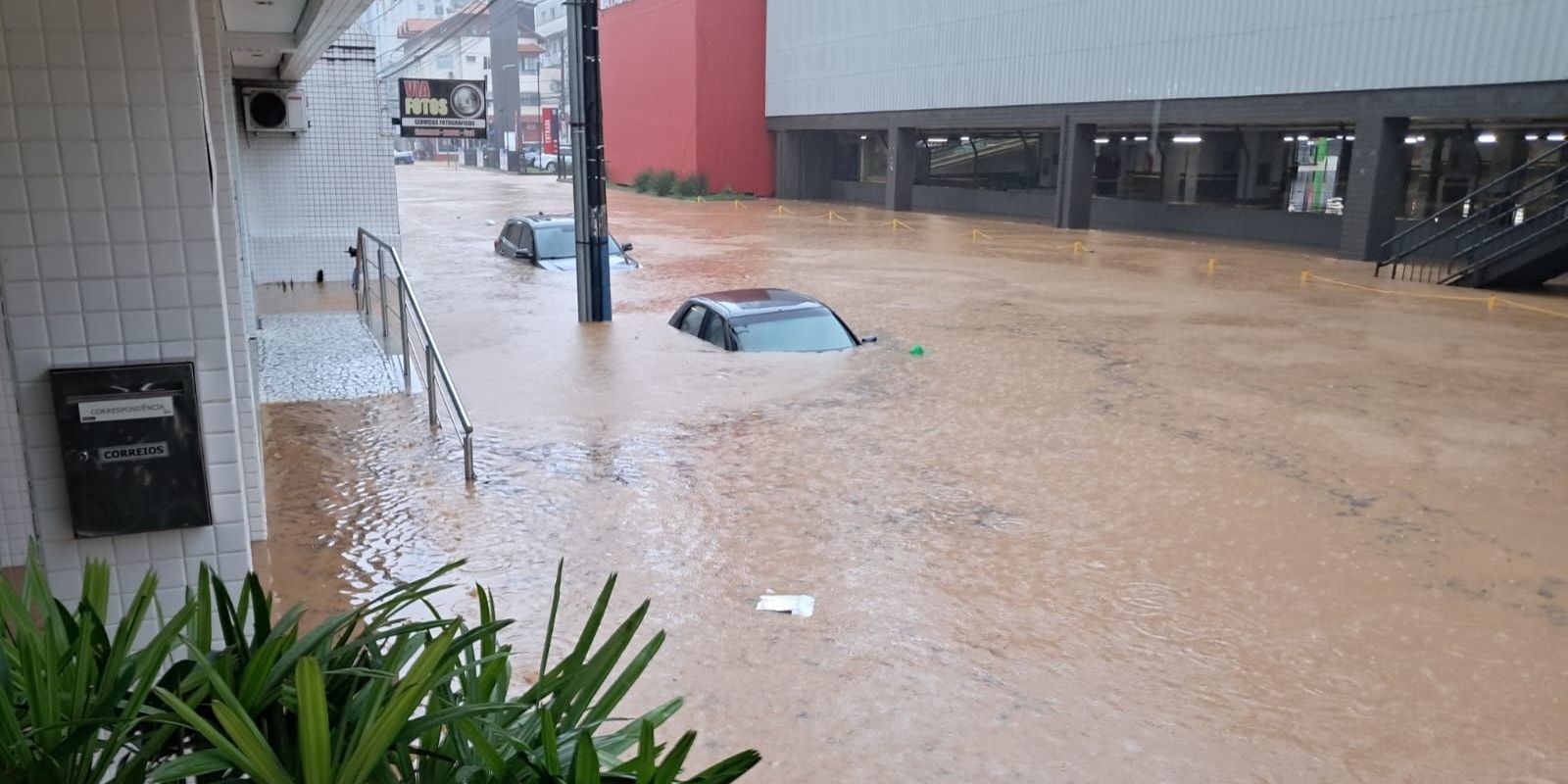 Chuva forte atinge o Brasil e gera alertas para temporais