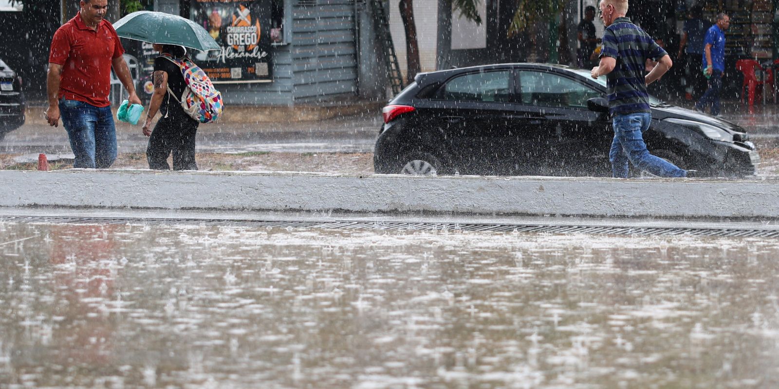 Chuvas afetam 22 estados e deixam cidades em alerta