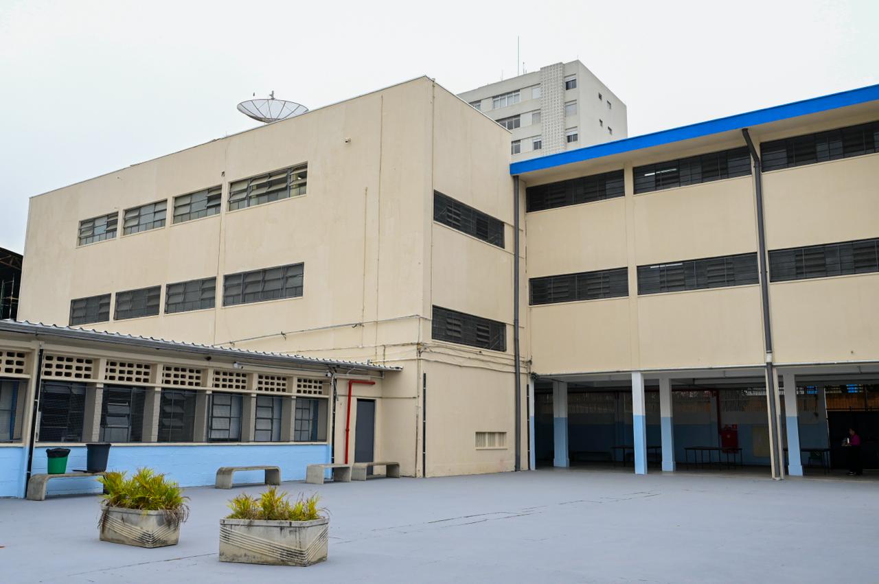 SP libera R$ 5 mi para pintura de escolas na Baixada Santista