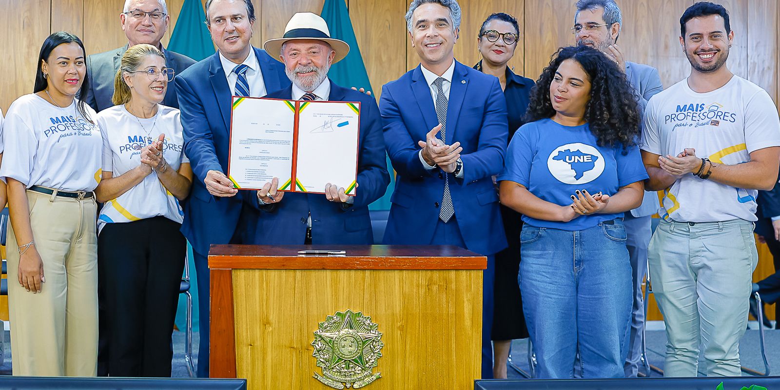 Governo cria bolsa de R$ 1.050 a estudante que optar pela licenciatura