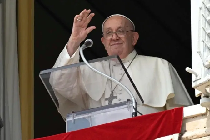 Na festa do batismo do Senhor contemplamos o rosto de Deus e ouvimos Sua voz, diz o papa Francisco