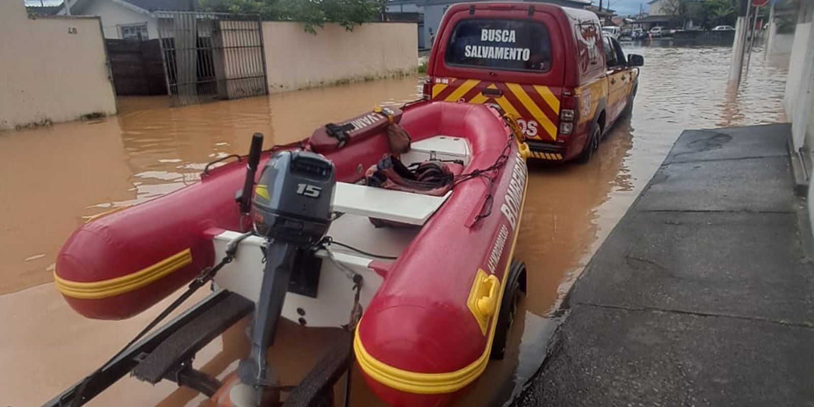 Santa Catarina permanece em alerta vermelho por causa das chuvas