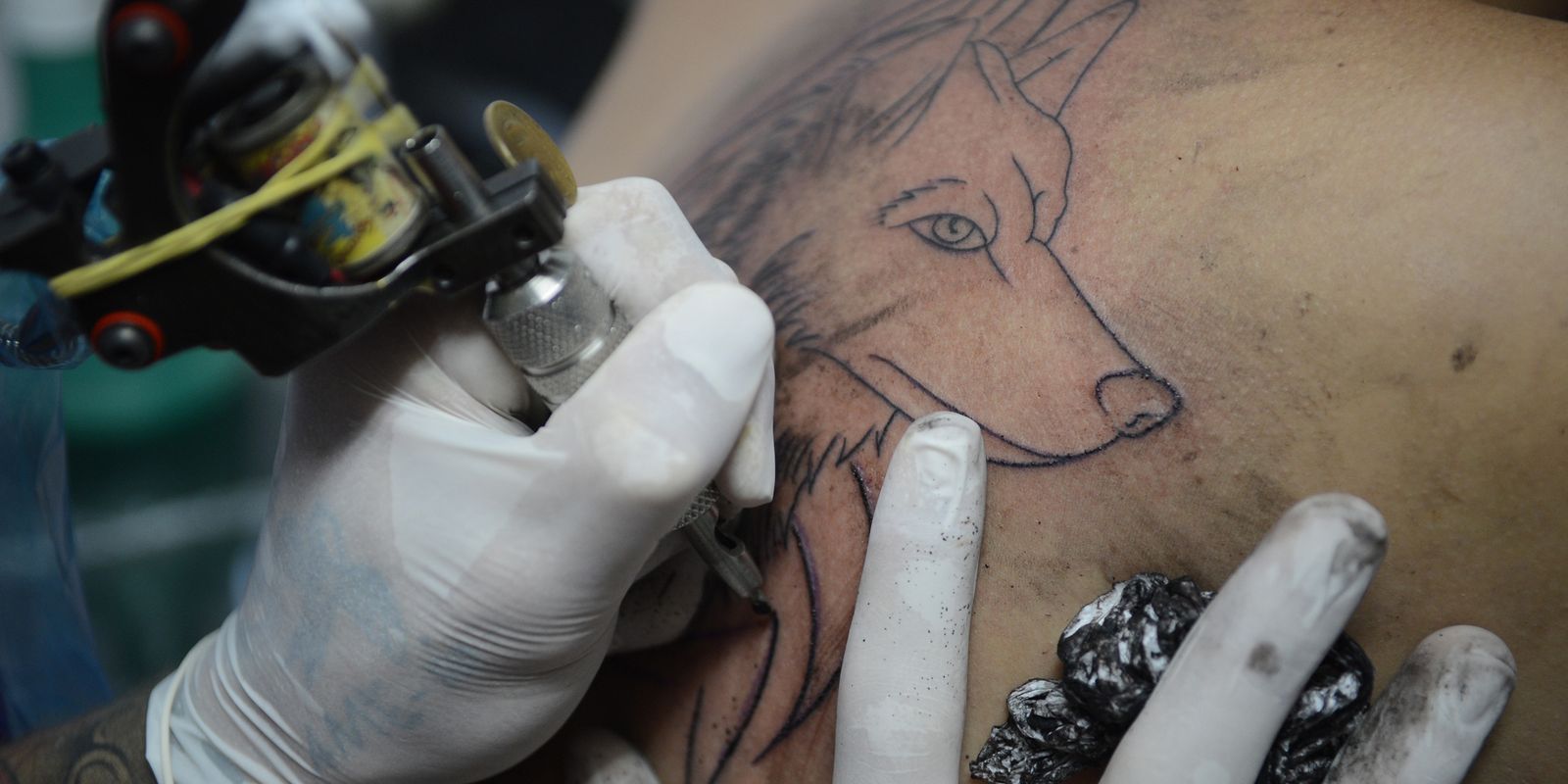 Tattoo Week terá cursos gratuitos pra jovens de favelas do Rio