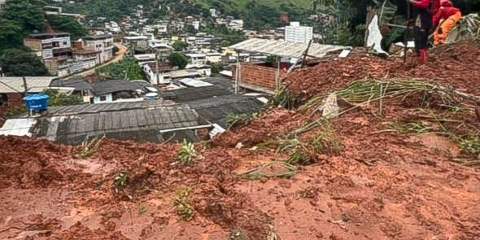 Tempestade deixa 10 mortos e 2 mil desalojados em Ipatinga